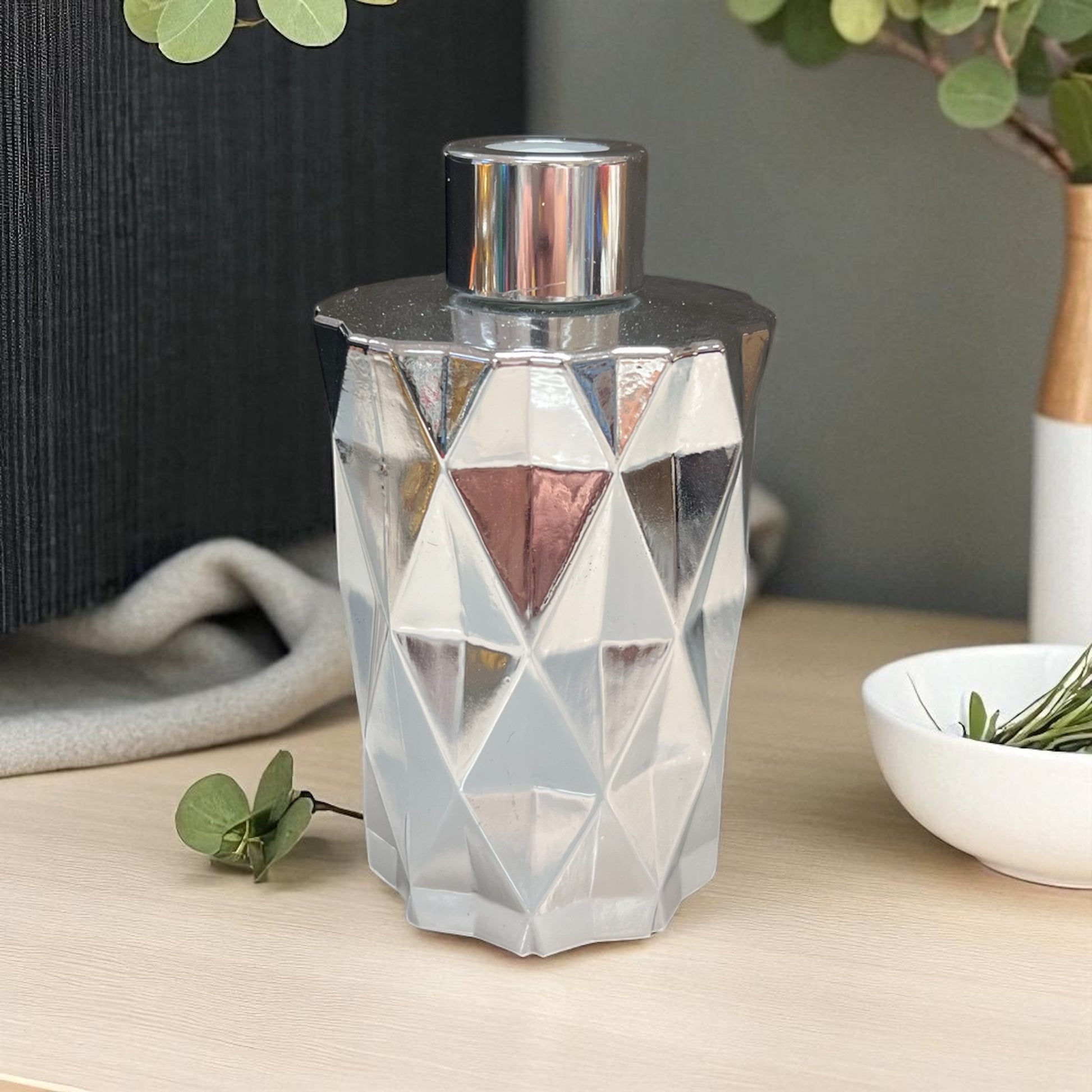 Sølvfarget duftpinnebeholder uten pinner