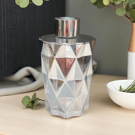 Sølvfarget duftpinnebeholder uten pinner