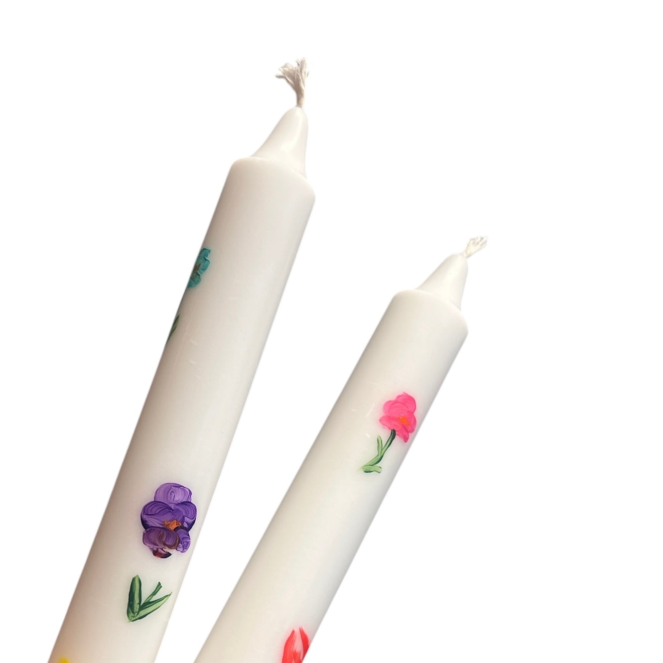 Kronelys med håndmalte små blomster