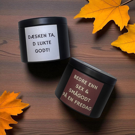 To beholdere med duftlys, viser begge alternativer til etikett