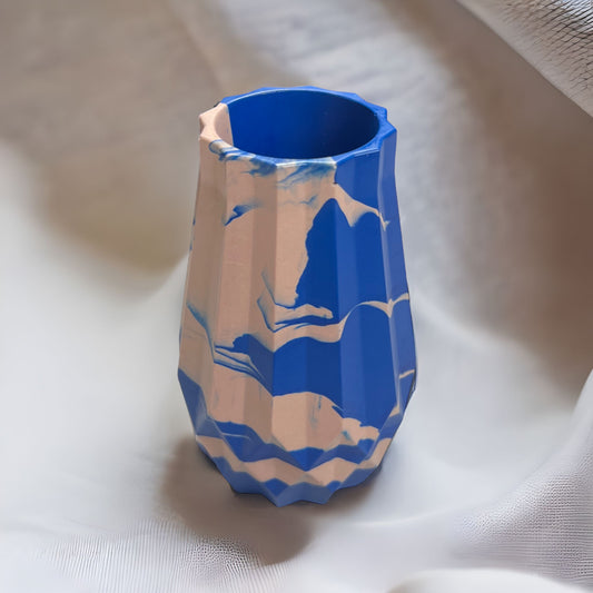 Vase støpt i Jesmonite, blå/rosa